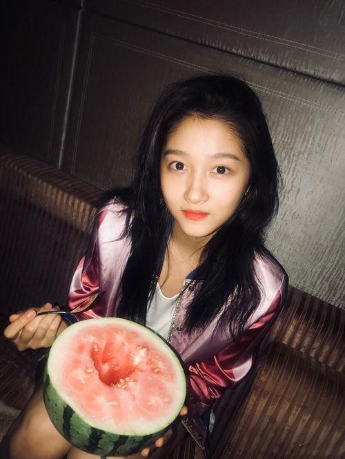 娱乐圈吃瓜封面图片,封面图片背后的惊人真相